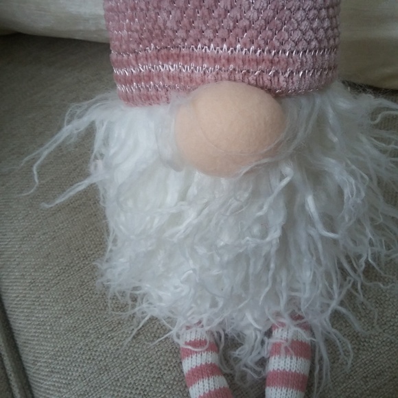 NWT! ADORABLE Sitting GNOME FAUX FUR Pink POM POM - Picture 3 of 3